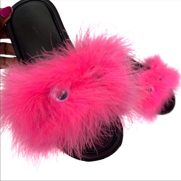 U Got Me Twisted Apparel Other - New Kids Girls Fuzzy Pink Slide Sandals size 5 / 6